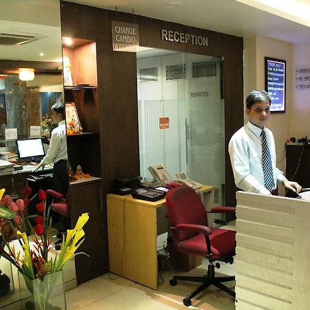 Hotel Samrat ムンバイ エクステリア 写真