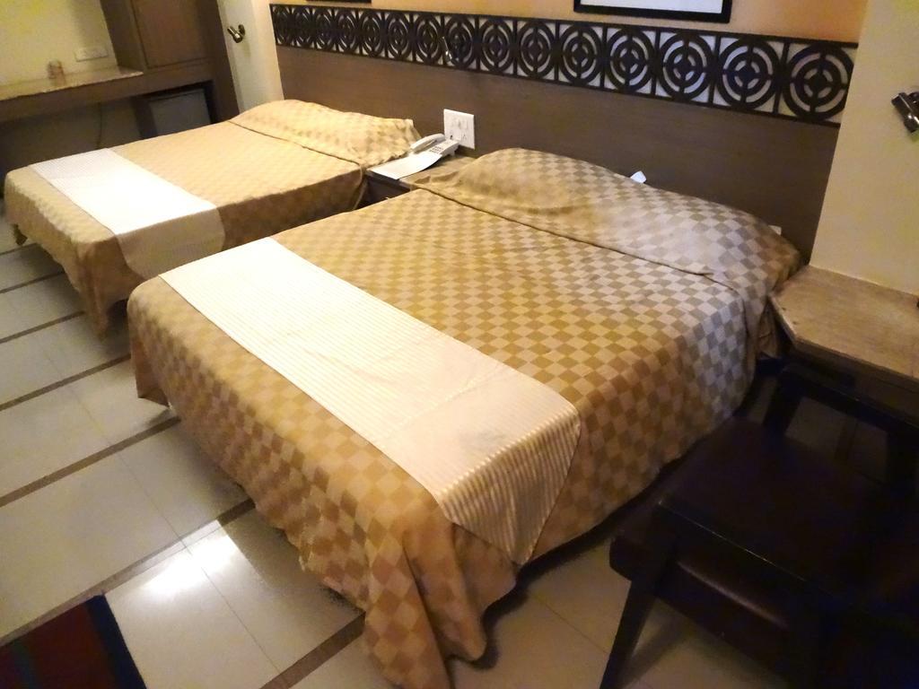 Hotel Samrat ムンバイ エクステリア 写真
