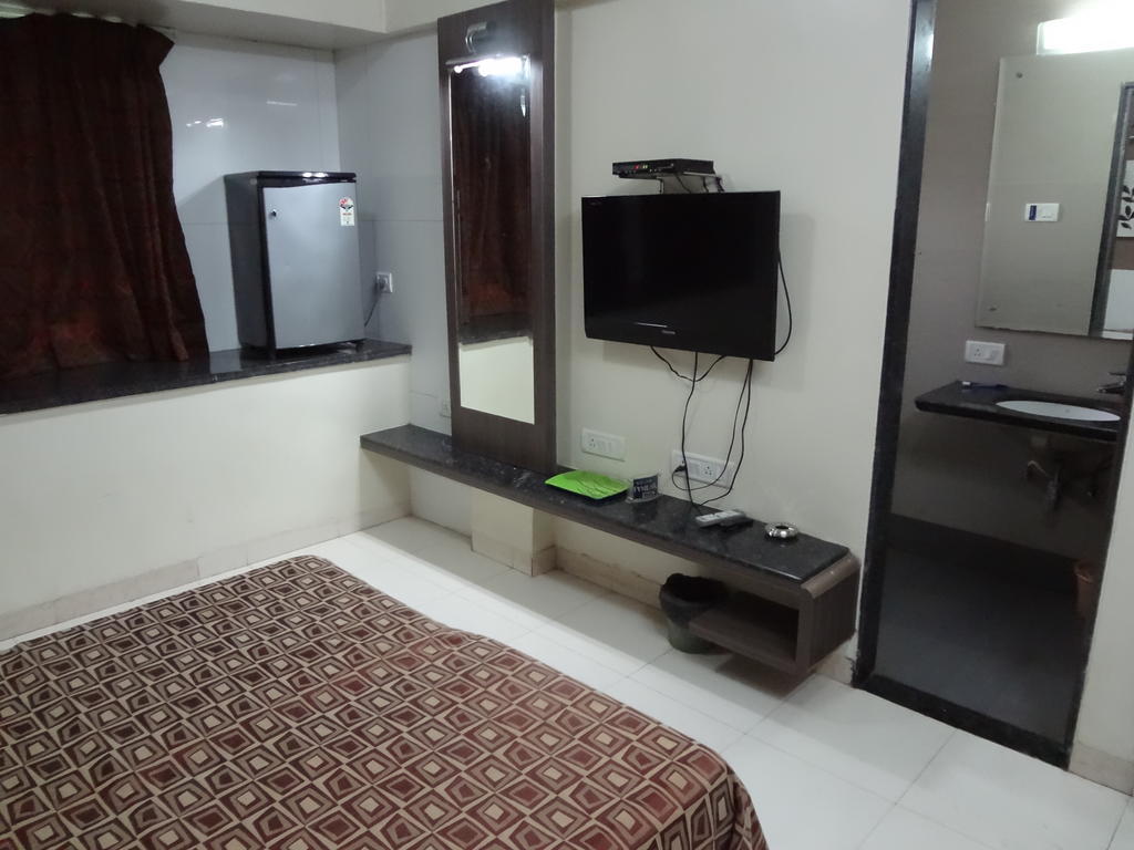 Hotel Samrat ムンバイ エクステリア 写真